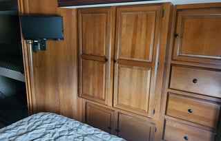 2 AC Units & 5 TVs! Satellite Dish & Dual Battery.