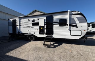 (Unit 26) 30 ft Travel Trailer with bunks