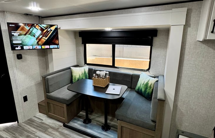 The U-shaped design creates a great layout for conversation, making it easy for everyone to engage while sitting together.
