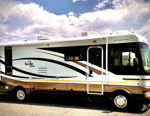 Fleetwood RV Bounder Classic 34W