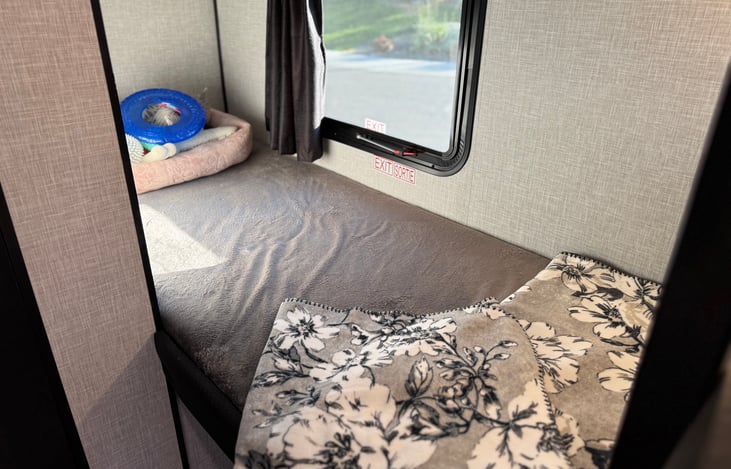 Bottom bunk USB ports reading light and screen window