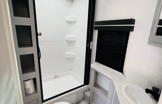 33' 2022 Heartland RV Travel Trailer