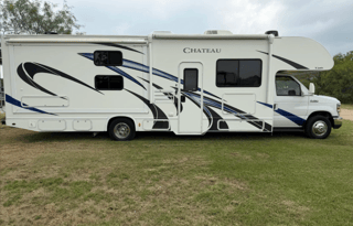 Family Fun & Pet Friendly 2020 Thor Chateau 30D