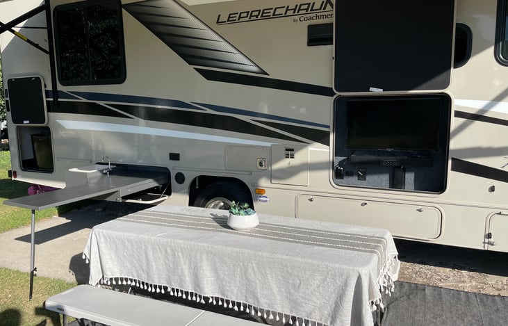 Outdoor tv compartment