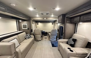 2021 Thor Motor Coach Challenger 35MQ