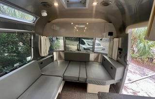 2021 Airstream Flying Cloud 23' RB Bunk