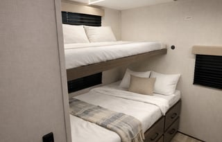 "Jupiter" 2-Bedroom Bunkhouse, Sleeps 8 (OKFL1912)