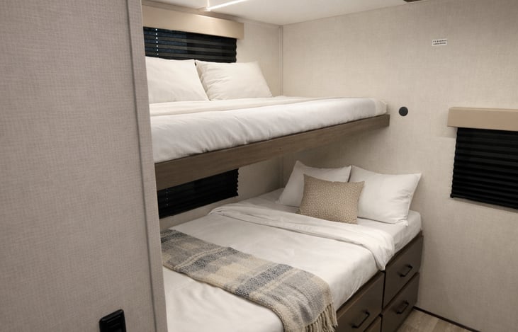 Bunkhouse in Okeechobee, FL, sleeps 8, delivery available