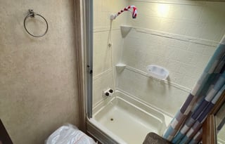 Spacious 42-ft 5th wheel RV