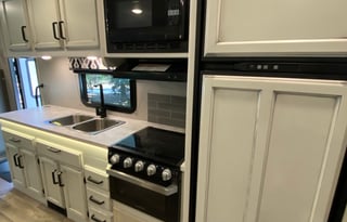 Easy to drive RV, family road trip!