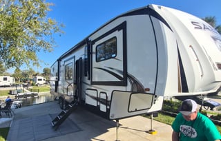 King Bed/sleeps 6/ 1.5 bath/ Outdoor Kitchen