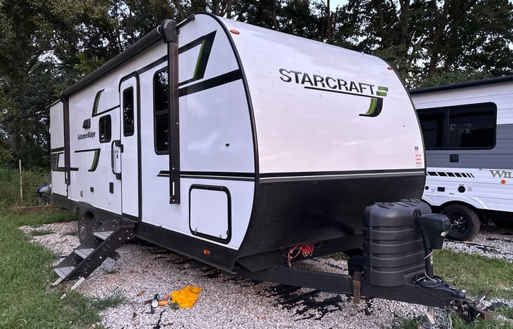 This camper has a black stone type cookware that allows for excellent home cooked meals. 
Main bed is a queen. Sorry for the bad image will update asap.