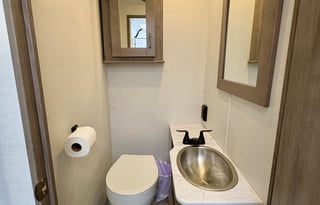 RV Queen's "Betty" 2025 Conquest Sleeps 6 *NEW*