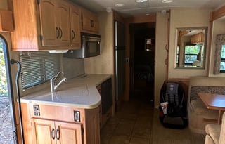 2008 Winnebago Adventurer 33C