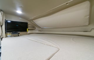 C19 *NEW* Entegra SLEEPS 8-STARLINK WiFi-MasterBed