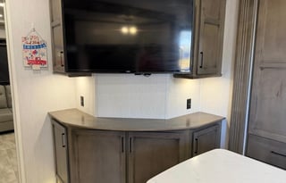 Ricky Riverstone Luxury 2 bed1.5 bath Washer&Dryer