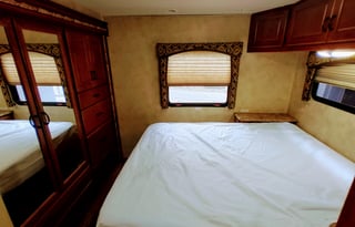 Easy to Drive Thor Hurricane 31G with Bunkbeds