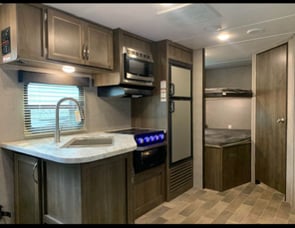 Dutchmen RV Coleman Light 2405BH