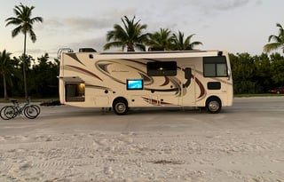 Luxury RV Camping - 2018 Thor Hurricane