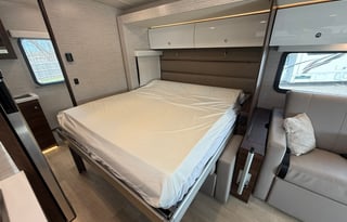 23 Winnebago View sprinter