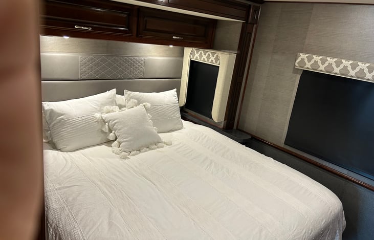 Queen size bed with slide out