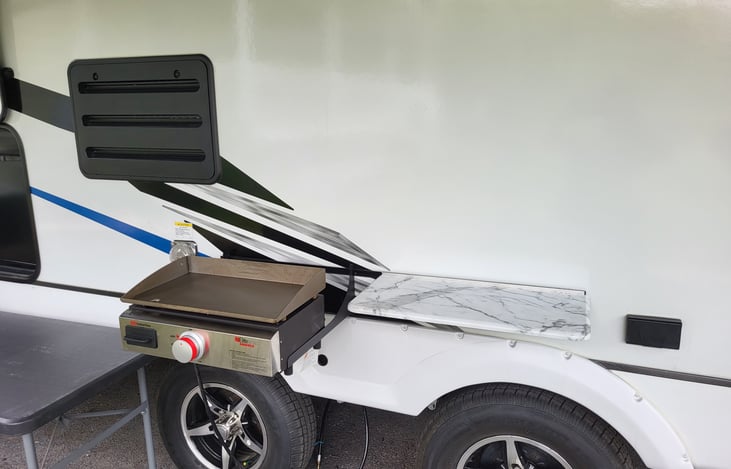 Griddle and additional countertop as well.