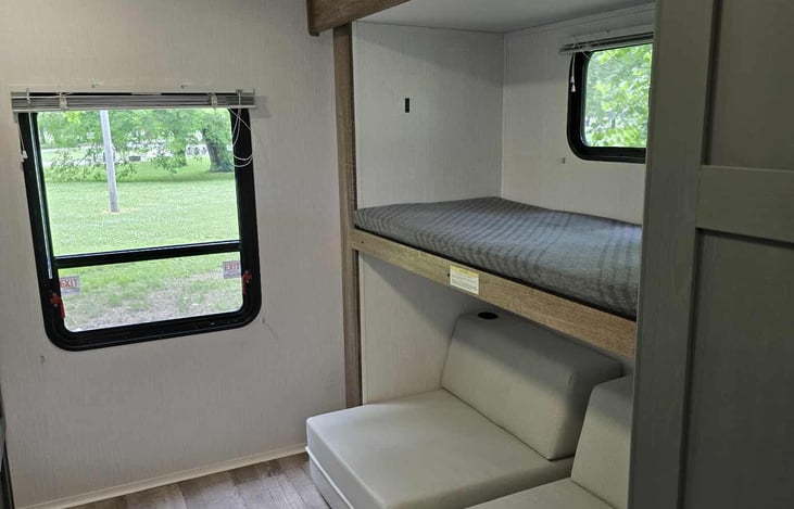 2 Nugget couch, Bunk Bed