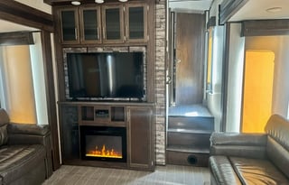 2019 Forest River RV Cherokee Arctic Wolf 305ML6