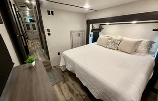 2022 Montana High Country 377FL (BRFL 1811)