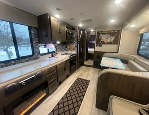 Coachmen RV Leprechaun 300BH Ford 450