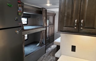 32ft 2023 Conquest Class-C RV - Pet Friendly!