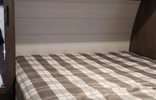 Bunkhouse & Lounge, Fully-Loaded & Turn-key Ready!