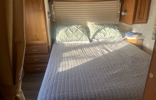 Wild Blue Yonder 2000 Fleetwood Tioga Class C!