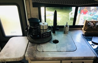 Glamping @ it’s Finest!!! 24’ Drivable Class C