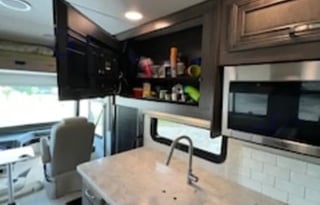 Bon-Bon - The Luxury Getaway RV