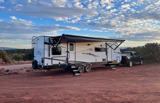 NEW 2022 - SLEEPS 10 - EASY TOWING - JUST BRING YOUR GROCERIES - DELIVERY & SETUP AVAILABLE