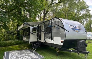 Spacious & Stylish Travel Trailer - Sleeps 5!