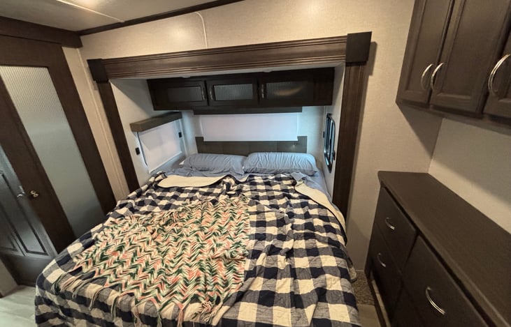 King size luxury memory foam bed for the best nights rest.