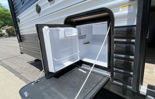 Lightweight Travel Trailer Rental Sleeps 5
