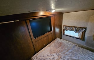 Spacious BunkHouse For Your Family Fun Event!!