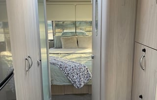 2021 Airstream Globetrotter 27FB - The LainnaBelle