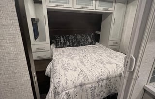 2021 Keystone RV Bullet 250BHS - Sleeps 8!