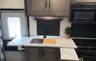 Glamping Getaway – FR3 34DS