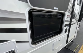 2023 Entegra 24B w Unlimited Miles Optn + Starlink