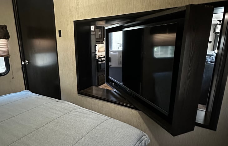 Swiveling television