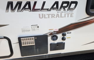 Easy to hard shell camper trailer for 5