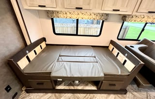 Enjoy a cruise in "CRUZ"! *TAILGATER'S DELIGHT!*