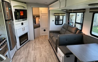 Clean ready to use Astoria RV for a dream vacation