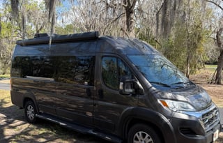 Adventure Van – 2024 Thor Motor Coach Twist 2AB