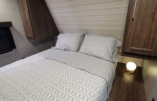 ♣Full size BUNKS♣Sleeps 6♣Private Queen master♣